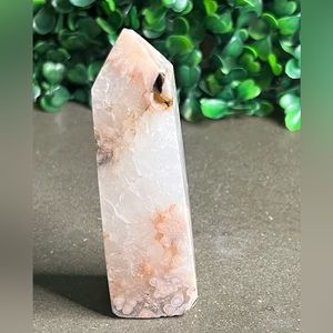 Leaning flower agate tower